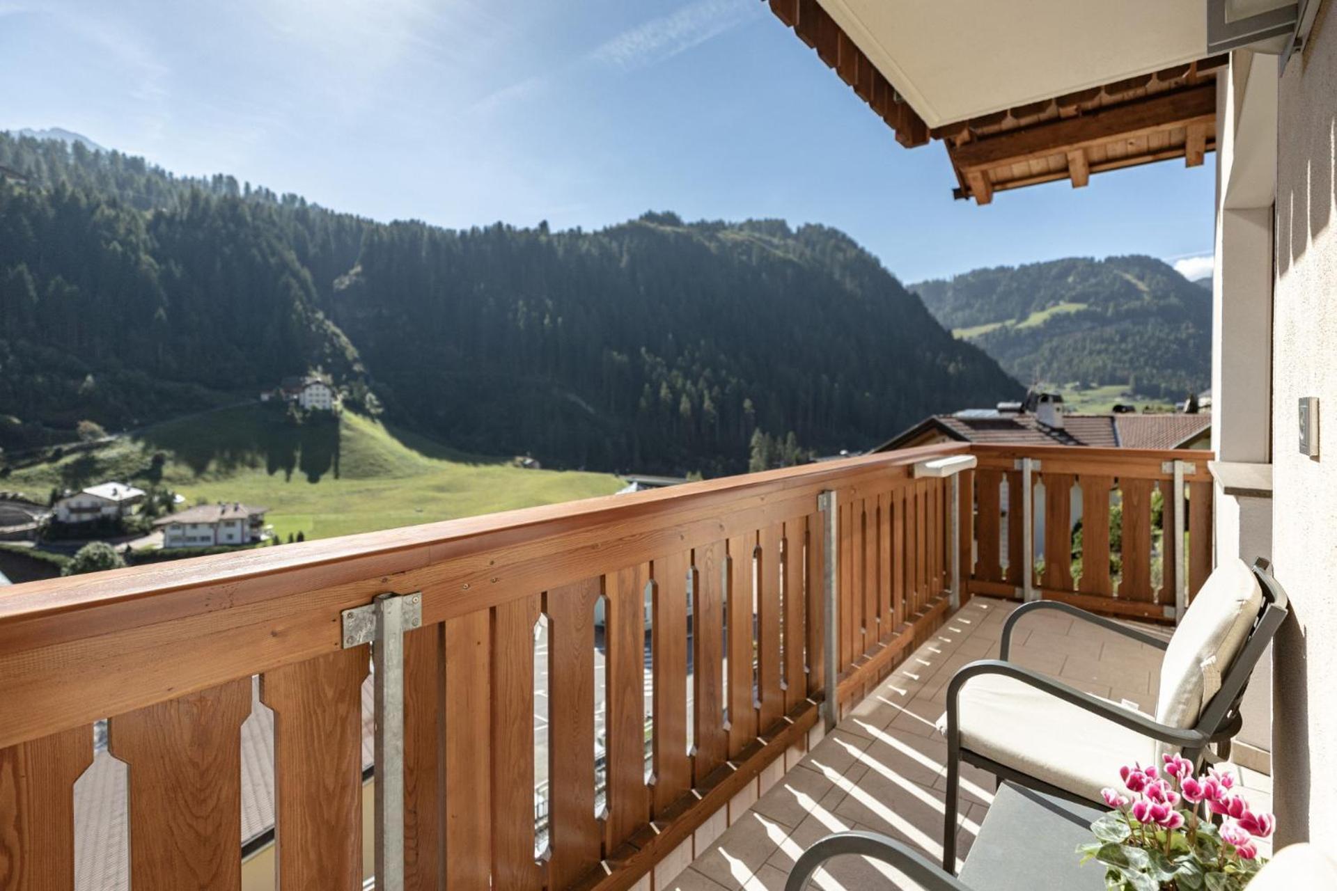 Apartments Soval Santa Cristina Val Gardena Bagian luar foto